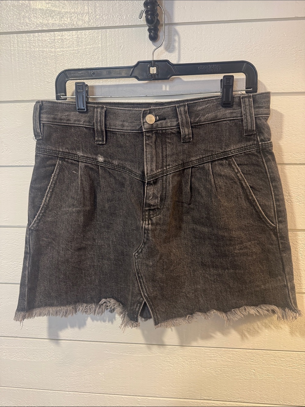 We The Free Sidecar Denim Washed Black Frayed-Hem Mini Skirt- 27